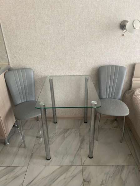 Стол и стулья