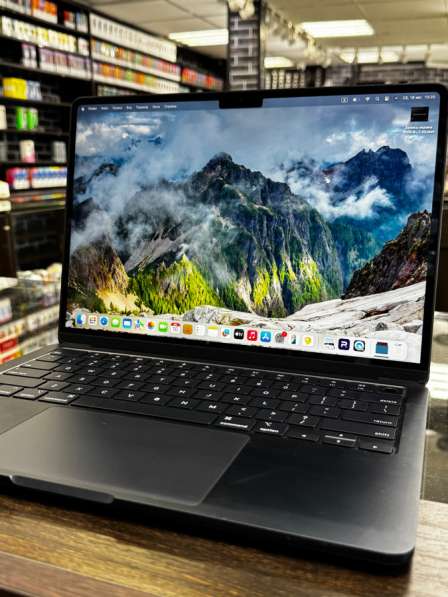 Macbook Air 13 m2 2022 идеально