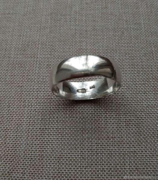 Продам кольцо 375 пробы серебряное