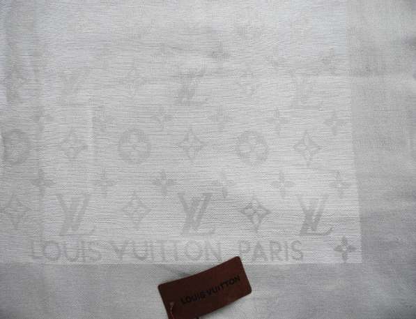Louis Vuitton Новый Платок! в Москве фото 3