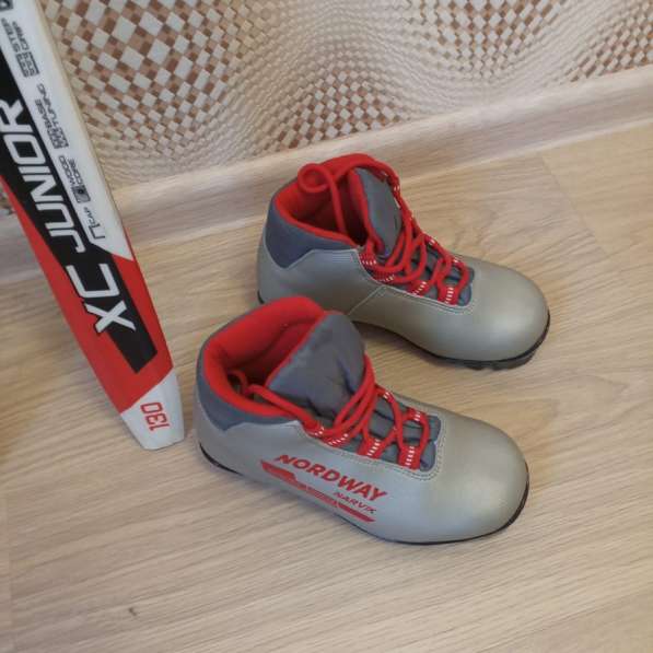 Лыжи, ботинки, палки