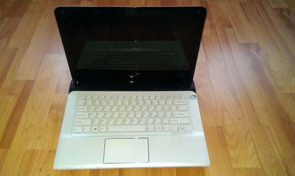 Ноутбук Sony VAIO SVE1413E1RW