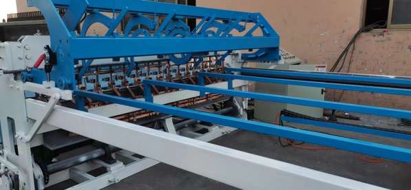 Автоматическое оборудование для производства сварных сеток в фото 3