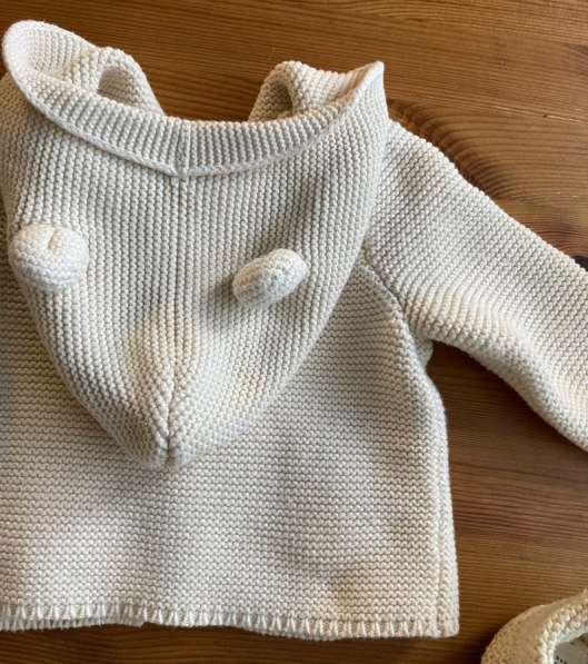 Комплект из свитера с капюшоном и пинеток baby GAP,3-6 мес в Москве