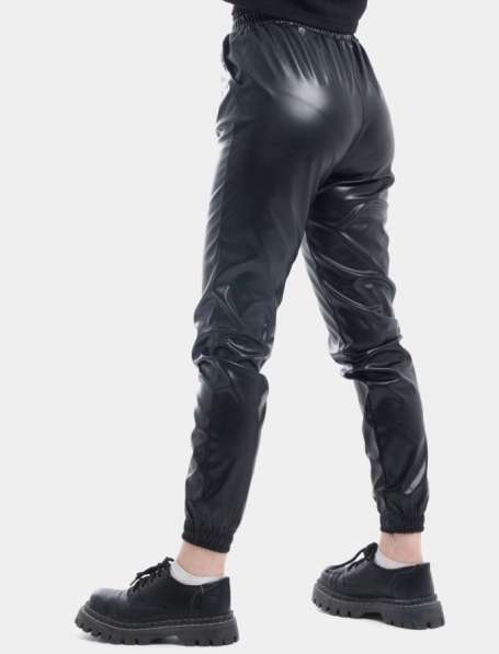Кожаные женские брюки с высокой посадкой без начёса на резин