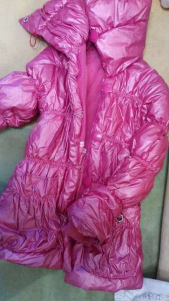 Продам зимнюю курточку на меху розового цвета в фото 4