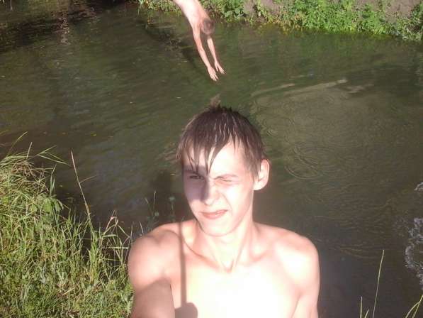 Олег, 18 лет, хочет пообщаться