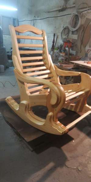 Кресло-качалка из алтайской сосны в Бийске фото 3