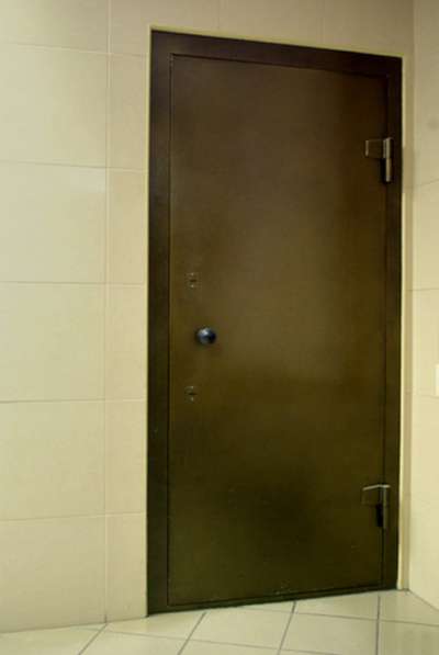 Двери к комнатам хранения наркотических средств в Екатеринбурге