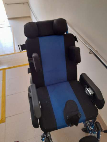 Продаю детскую инвалидную коляску