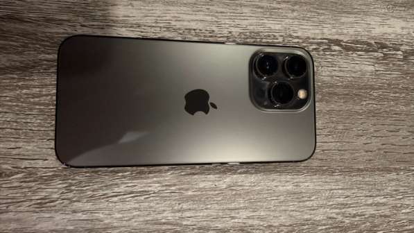 Продается телефон IPhone 13 Pro в Владивостоке