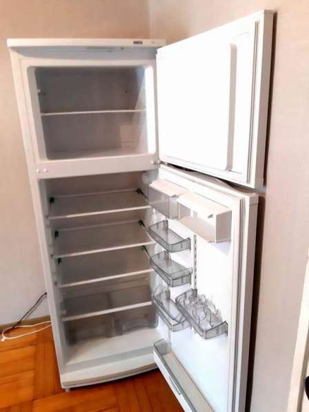 Продаю двухкамерный холодильник Атлант в Санкт-Петербурге