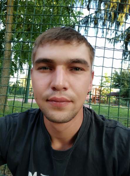 Олег, 25 лет, хочет познакомиться – Ищу девушку, друга в 