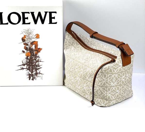 Крутая женская сумочка Loewe в Москве фото 9