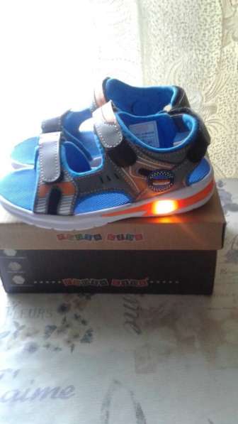 Сандали с подсветкой