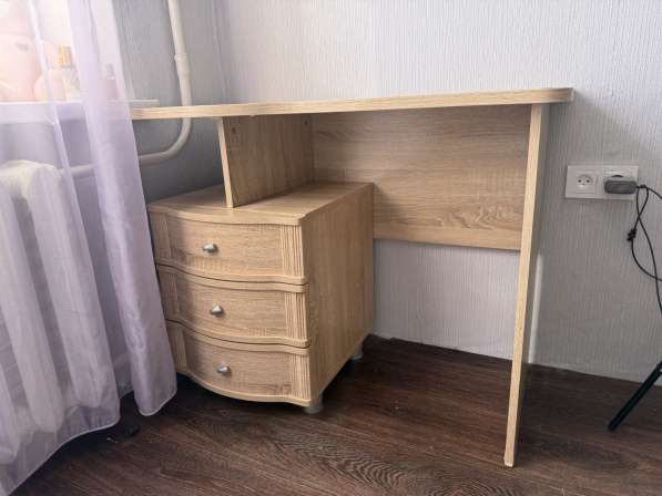 Продам стол