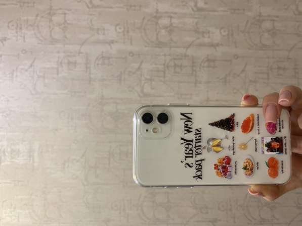 Чехол на телефон