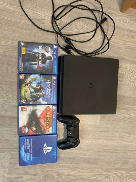 Play Station 4 slim