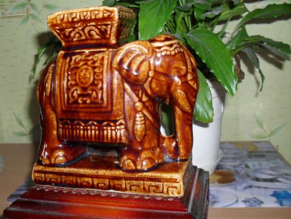 Лакированная керамическая статуэтка. Сур - слон Ганнибала