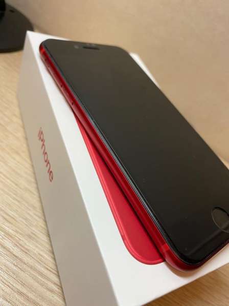 IPhone 8, red