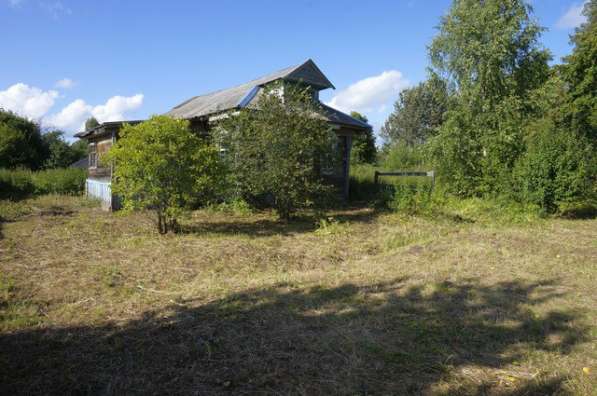 Бревенчатый рубленый дом на фундаменте, в тихой деревне в Ярославле
