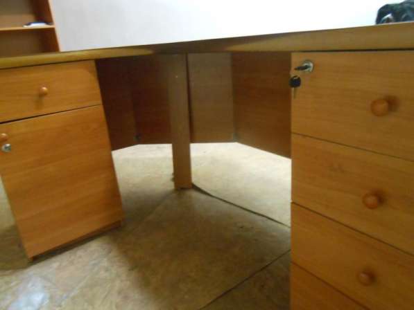 Продаю офисную мебель в отличном состоянии в Дзержинске