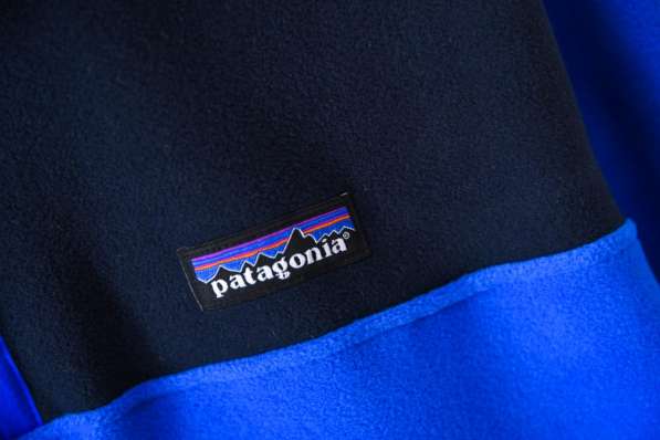 Patagonia — флисовая куртка на четырех пуговицах в Москве