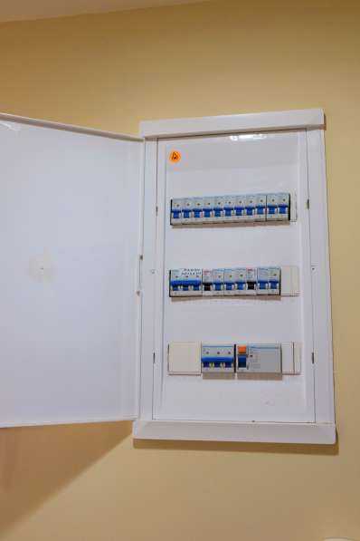 Услуги квалифицированного электрика в фото 21