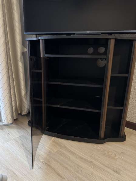 Отдам даром тумбу под тв