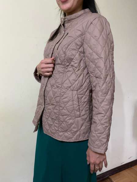 Продам женскую ветровку в фото 3