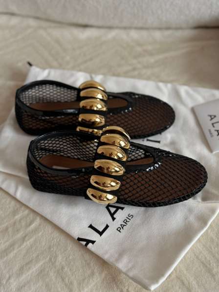 Балетки Alaia в Москве