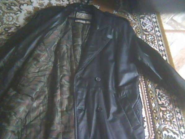 Продам новое кожаное пальто мужское рр 52-54 темное. корея