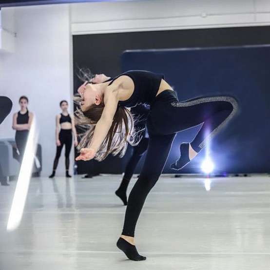 Танцы для девочек - Contemporary в Новороссийске