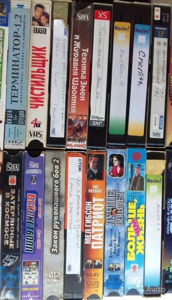 Кассеты VHS с фильмами разных жанров