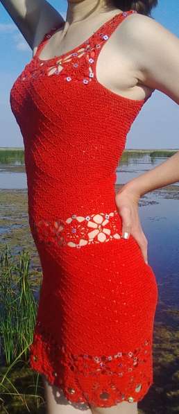 Вязаное красное летнее платье в 