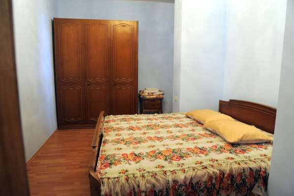 Тбилиси-посуточно 4 комнатная квартирa пр. Руставели в фото 42