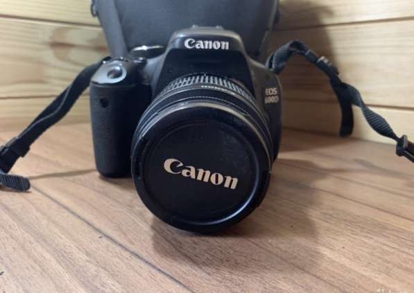 Продам зеркальный фотоаппарат Canon600d