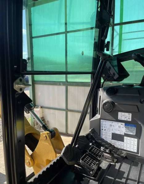 Мини-экскаватор Cat302 в Москве фото 7