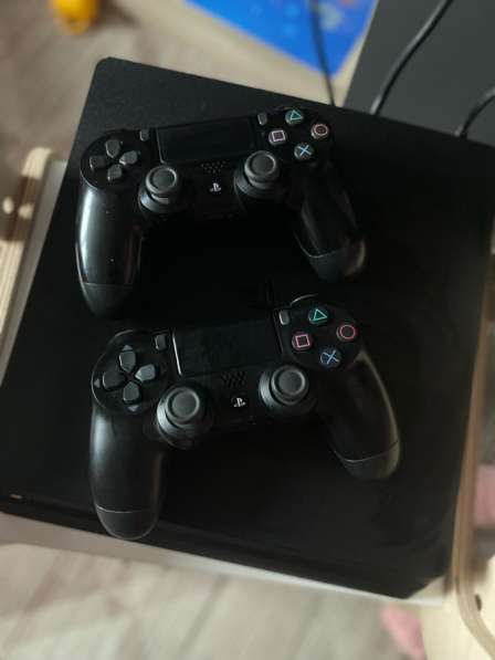 Продам PS4 slim