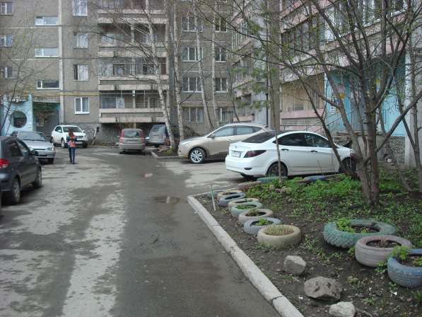 Трехкомнатная квартира в спальном районе Екатеринбурга