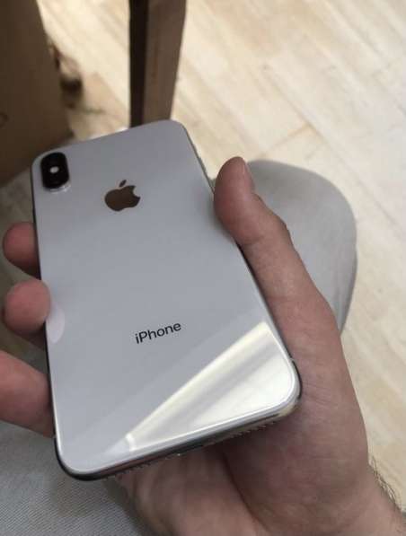 Нашёл iphone 10 у входа в метро