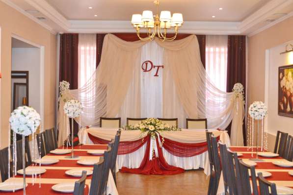 Оформление свадебного зала тканями, цветами, шарами в Пензе фото 5