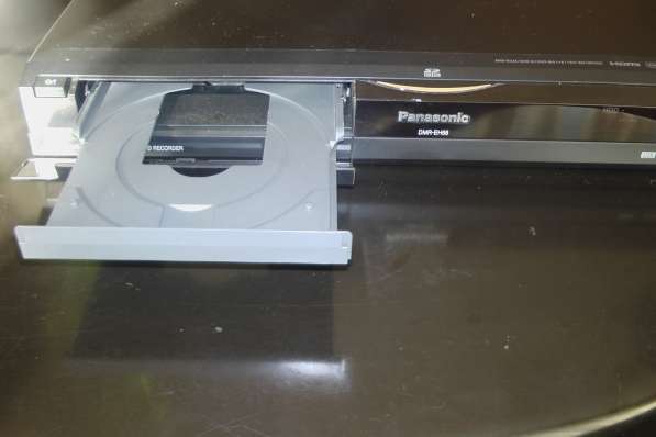 Panasonic DMR-EH68 Multi-System, Multi-Zone DVD Recorder в фото 3