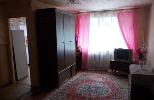 Продам однокомнатную квартиру в Подольске. Жилая площадь 32 кв.м. Этаж 2. Дом кирпичный. 