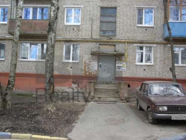 Продам трехкомнатную квартиру в Сергиевом Посаде. Жилая площадь 56 кв.м. Этаж 4. Есть балкон.