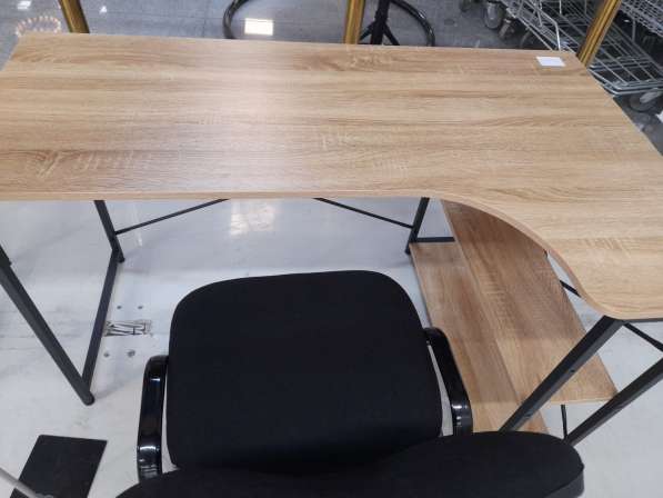 Стол с полкой в фото 3