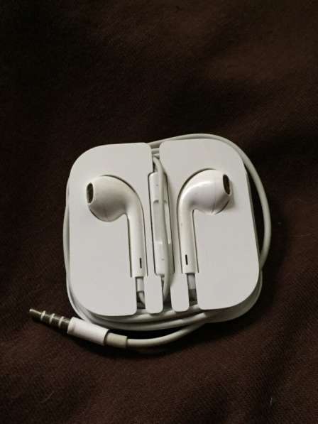 Наушники AirPods