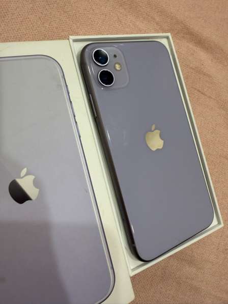 11 Айфон. Прекрасное состояние, фиолетовый фейерверк