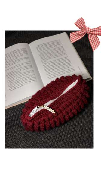 Вязаная косметичка