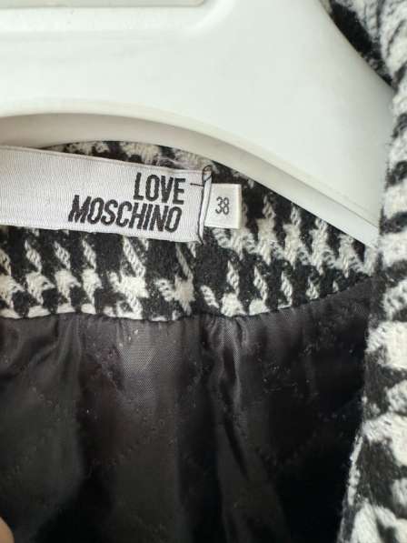 Пальто love moschino M в Москве